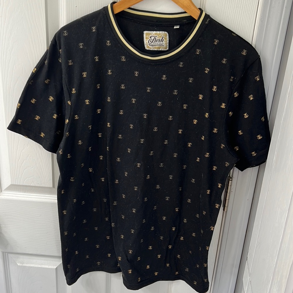 Black and gold bee printed shirt size L